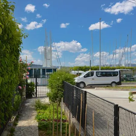 Issa - 3 Min Walk To Vakantiehuis *