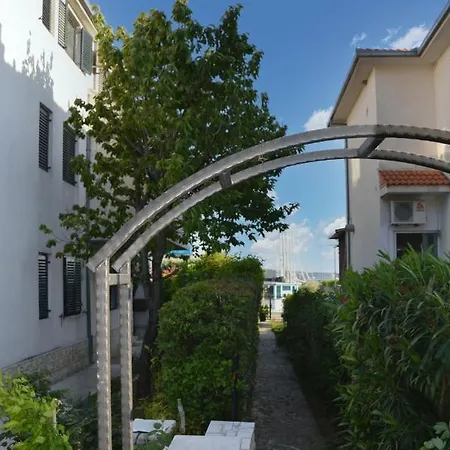 Vakantiehuis Issa - 3 Min Walk To Kaštela