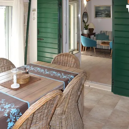 Vakantiehuis Issa - 3 Min Walk To