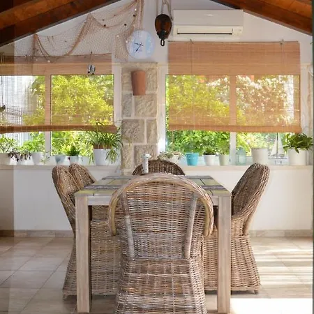 Issa - 3 Min Walk To Дом отдыха *