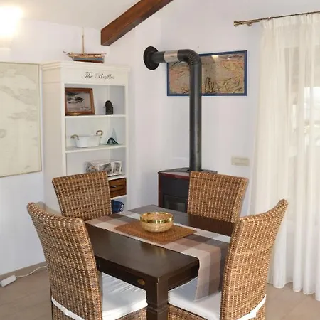 Дом отдыха Issa - 3 Min Walk To Каштела