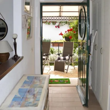 Дом отдыха Issa - 3 Min Walk To *