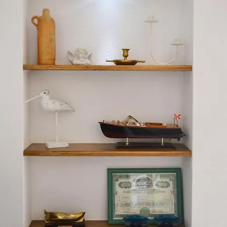 Issa - 3 Min Walk To