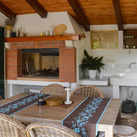 Issa - 3 Min Walk To *